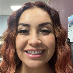 Meet your Posher, Esmeralda